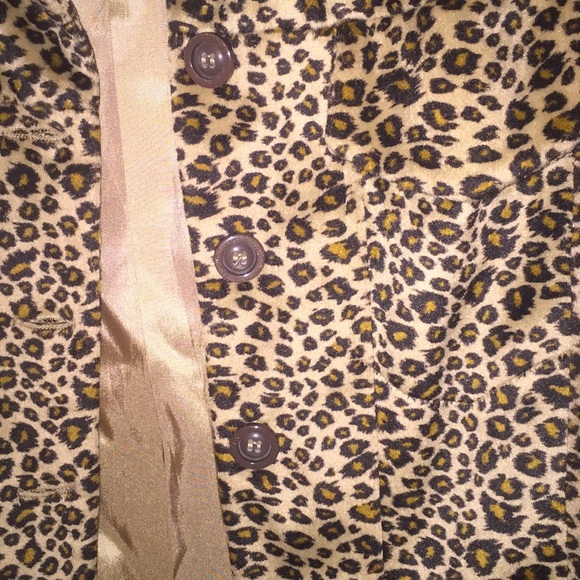 Cheetah Print Crop Jacket with Buttons - Picture 3 of 3